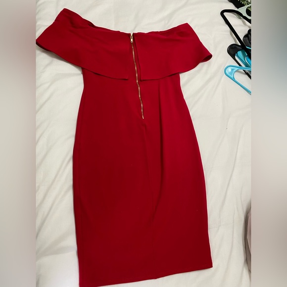 Red off sleeve Fashion Nova dress - Picture 4 of 6